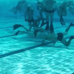 イングランド発祥の水中スポーツで、ホッケー競技の1つである【水中ホッケー】のルール、費用、必要な道具など